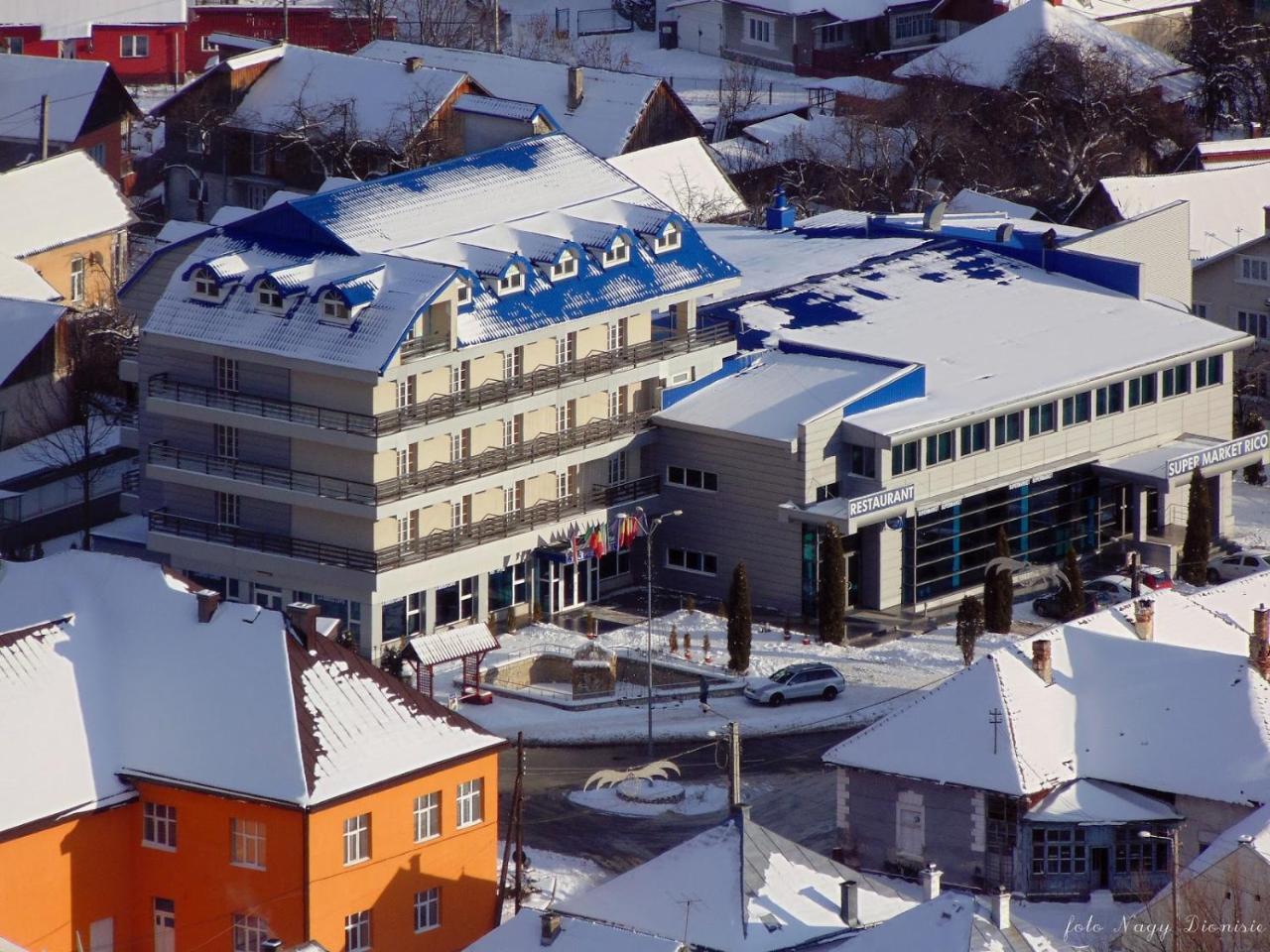 Hotel Ineul Rodna Exteriör bild