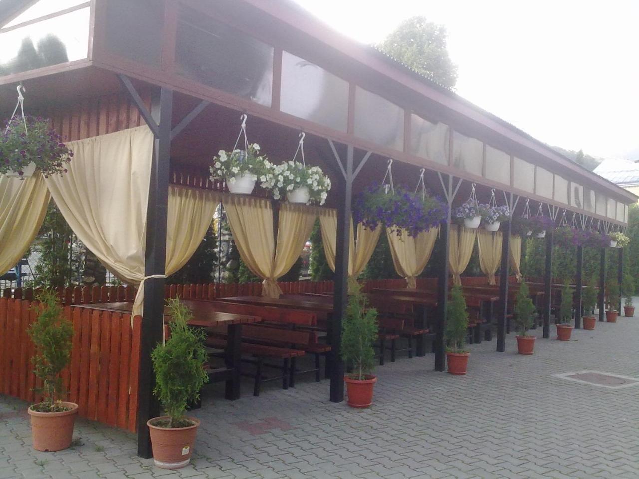 Hotel Ineul Rodna Exteriör bild
